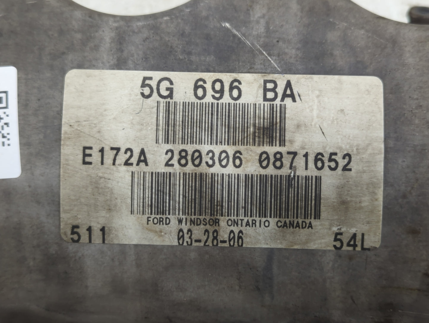 2010 Lincoln Navigator Driver Left Cylinder Head Valve Cover P/N:5G 696 BA Fits OEM Used Auto Parts - Oemusedautoparts1.com