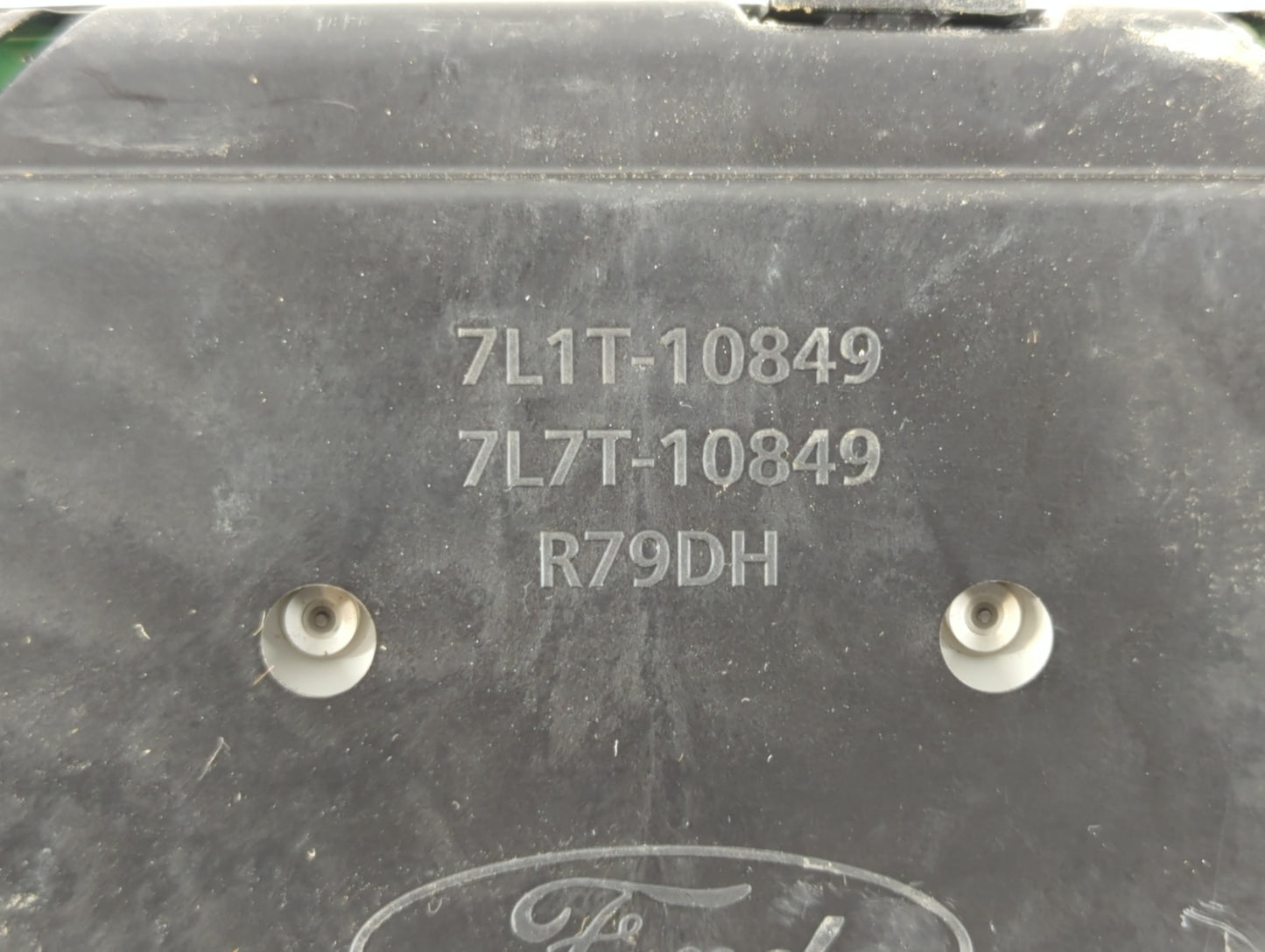 2010 Lincoln Navigator Instrument Cluster Speedometer Gauges P/N:R79DH 7L1T-10849 Fits OEM Used Auto Parts - Oemusedautopart