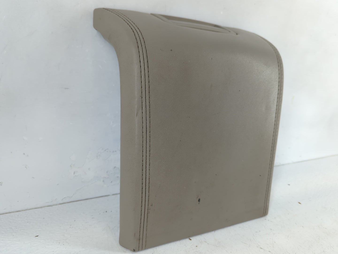 2009-2010 Lincoln Navigator Center Console Armrest Cover Lid Fits Fits 2009 2010 OEM Used Auto Parts - Oemusedautoparts1.com