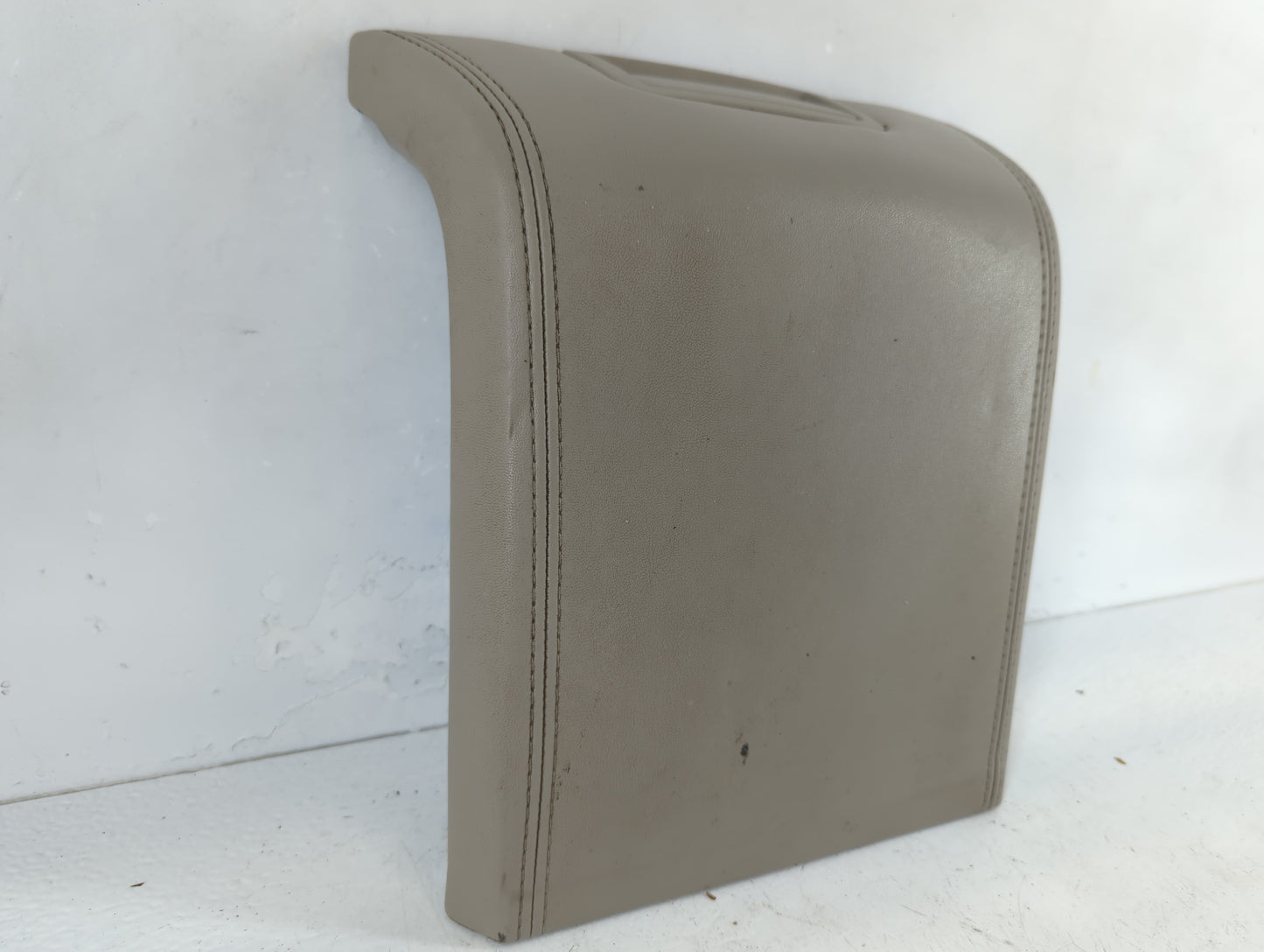 2009-2010 Lincoln Navigator Center Console Armrest Cover Lid Fits Fits 2009 2010 OEM Used Auto Parts - Oemusedautoparts1.com
