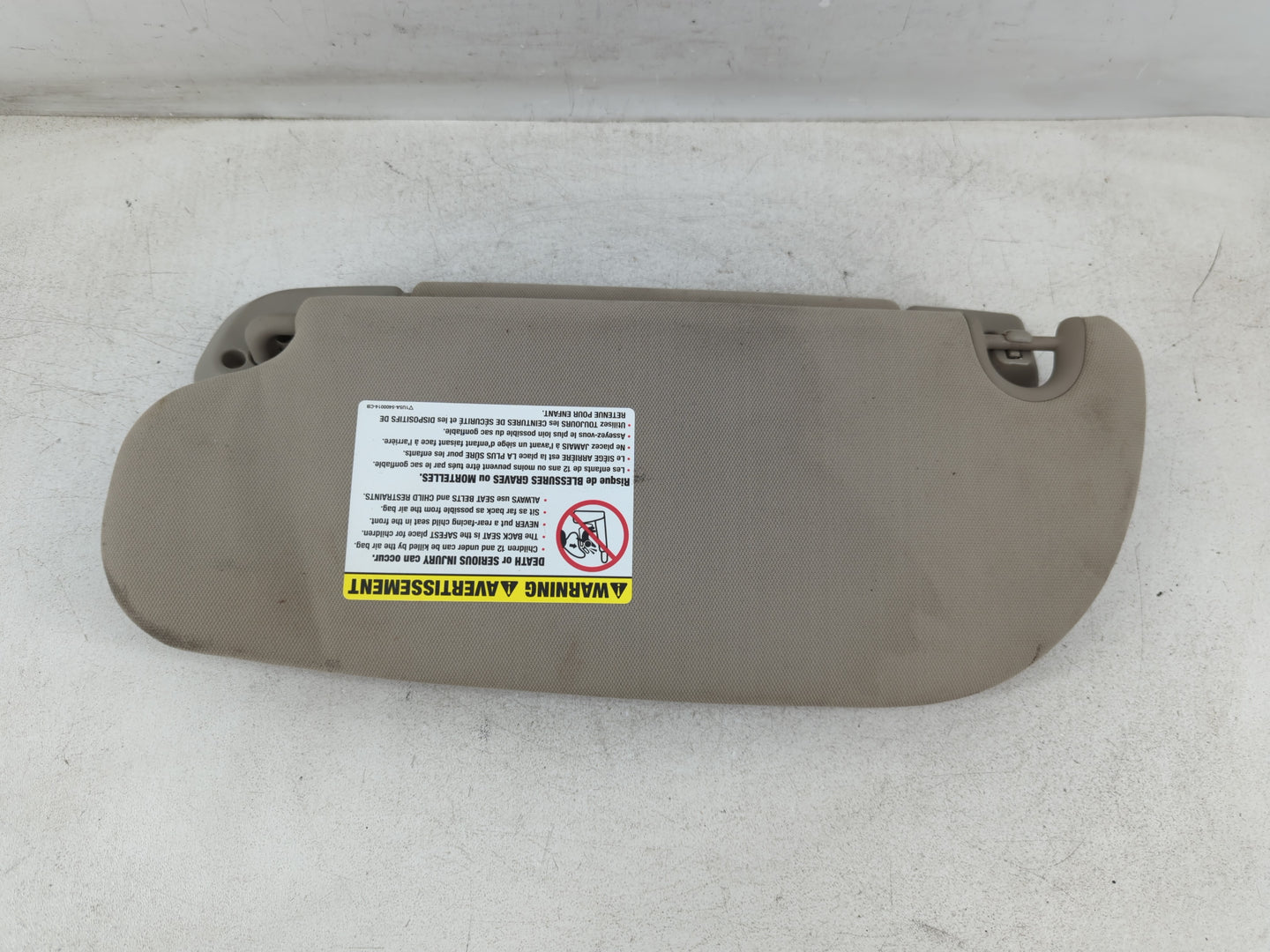 2010 Lincoln Navigator Sun Visor Shade Replacement Passenger Right Mirror Fits OEM Used Auto Parts - Oemusedautoparts1.com