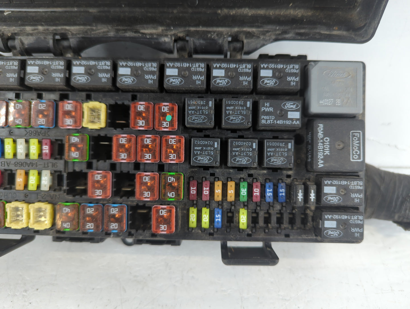 2010 Lincoln Navigator Fusebox Fuse Box Panel Relay Module Fits OEM Used Auto Parts - Oemusedautoparts1.com