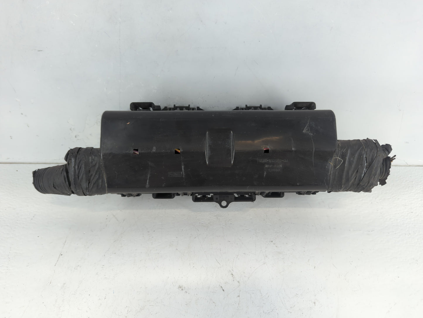 2010 Lincoln Navigator Fusebox Fuse Box Panel Relay Module Fits OEM Used Auto Parts - Oemusedautoparts1.com