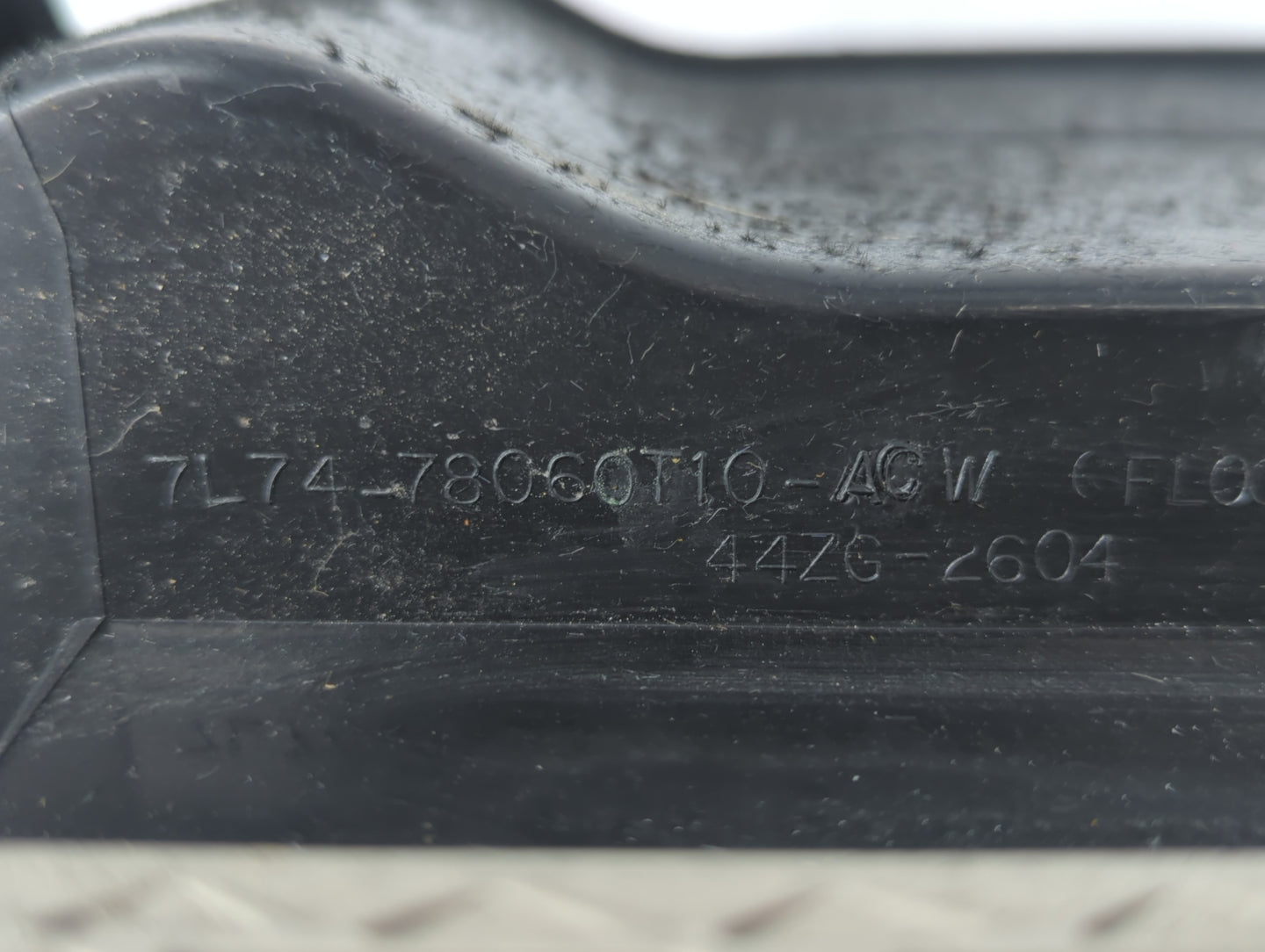 2010 Lincoln Navigator Passenger Glove Box Door Storage Compartment 940369 - Oemusedautoparts1.com