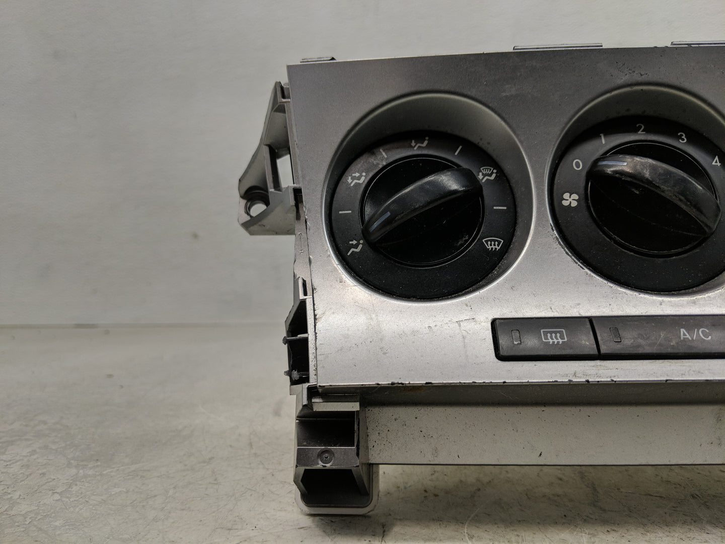 2010-2011 Mazda 3 Climate Control Module Temperature AC/Heater Replacement Fits Fits 2010 2011 OEM Used Auto Parts - Oemused