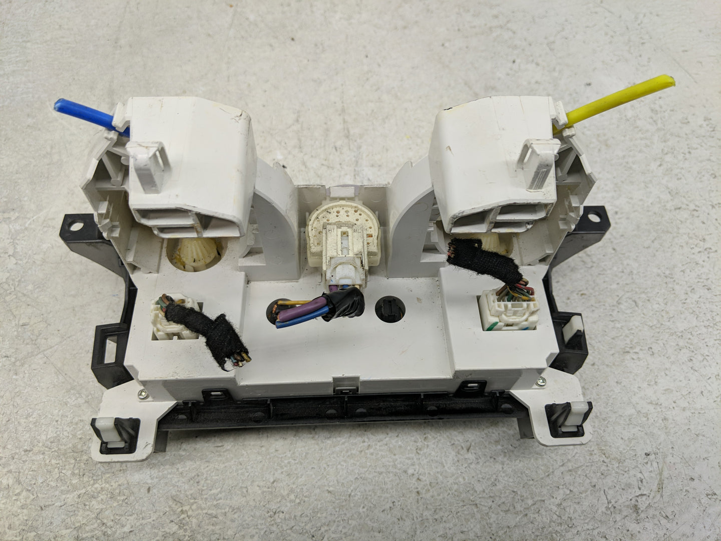 2010-2011 Mazda 3 Climate Control Module Temperature AC/Heater Replacement Fits Fits 2010 2011 OEM Used Auto Parts - Oemused