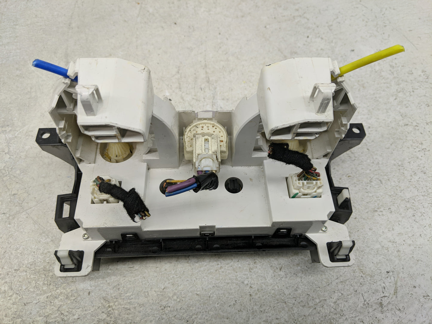2010-2011 Mazda 3 Climate Control Module Temperature AC/Heater Replacement Fits Fits 2010 2011 OEM Used Auto Parts - Oemused