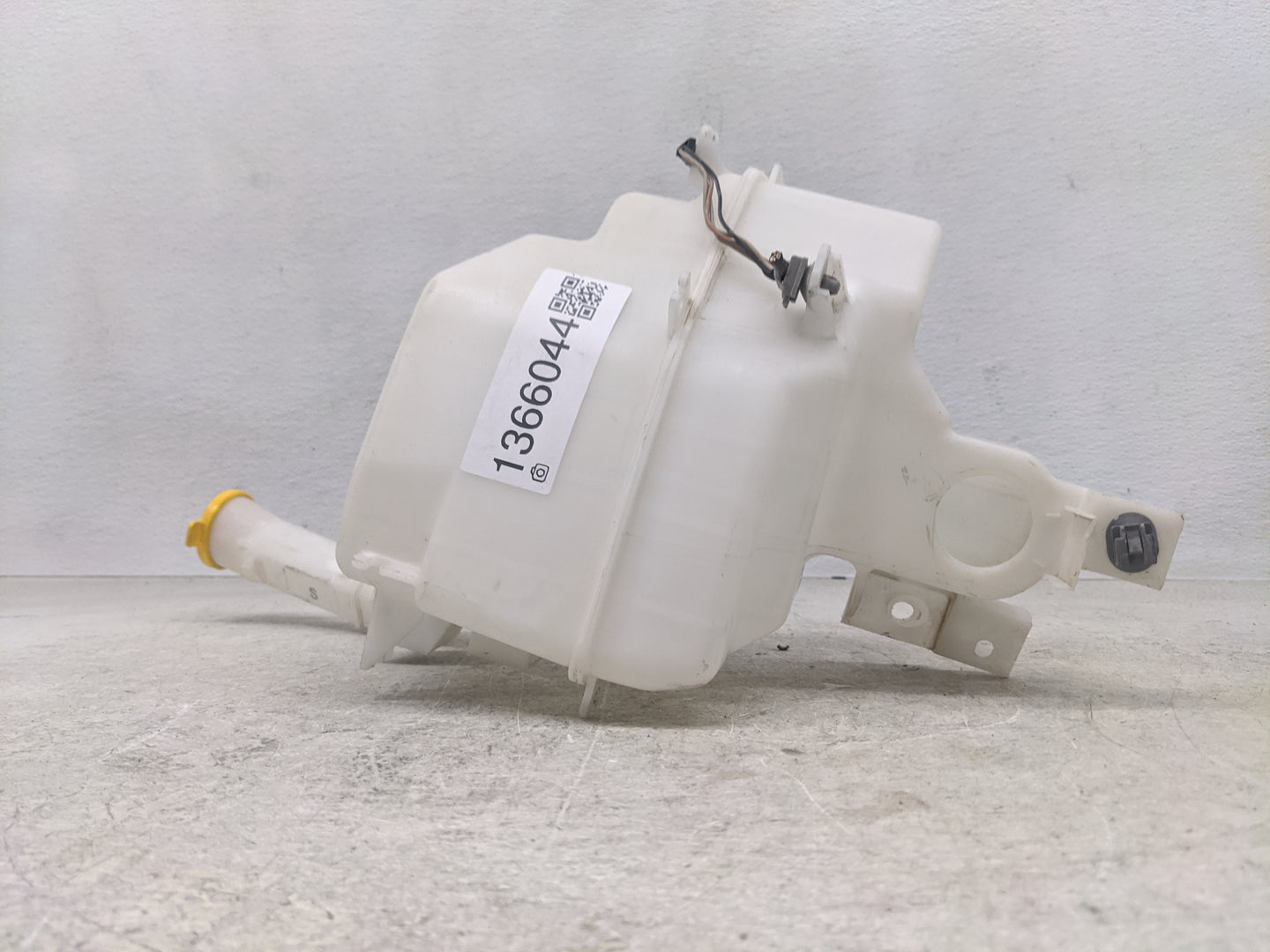 2010-2011 Mazda 3 Windshield Washer Fluid Reservoir Bottle Oem - Oemusedautoparts1.com