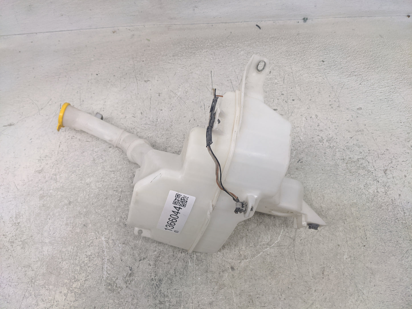 2010-2011 Mazda 3 Windshield Washer Fluid Reservoir Bottle Oem - Oemusedautoparts1.com