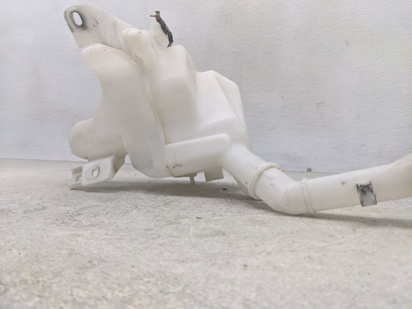 2010-2011 Mazda 3 Windshield Washer Fluid Reservoir Bottle Oem - Oemusedautoparts1.com