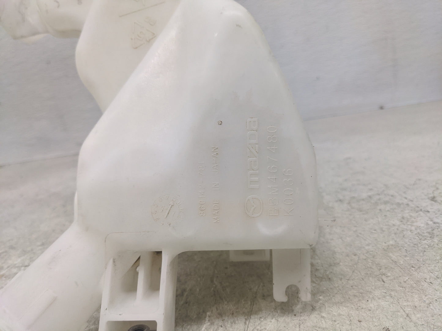 2010-2011 Mazda 3 Windshield Washer Fluid Reservoir Bottle Oem - Oemusedautoparts1.com
