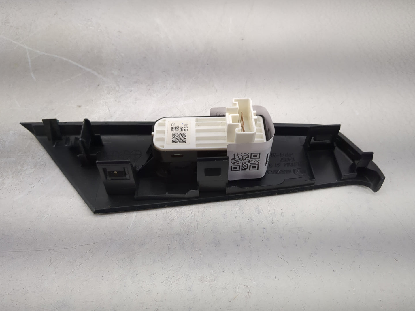 2011 Mazda 3 Passenger Front Right Power Window Motor - Oemusedautoparts1.com