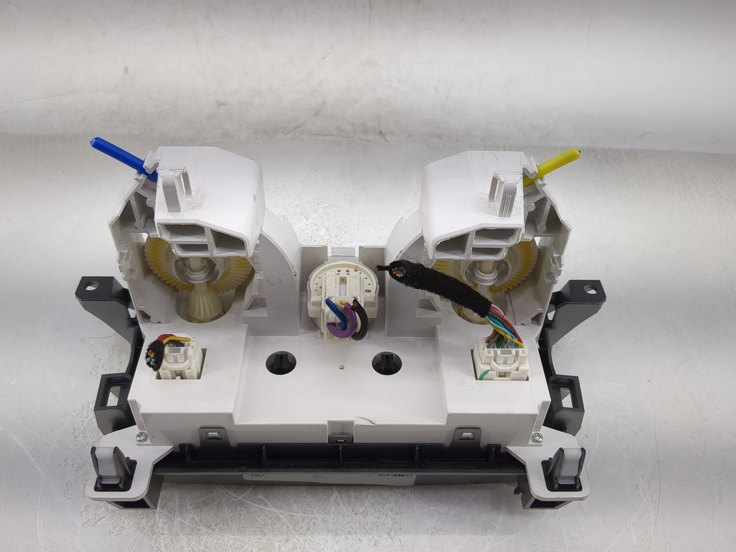 2010-2011 Mazda 3 Climate Control Module Temperature AC/Heater Replacement P/N:BFD161190A Fits Fits 2010 2011 OEM Used Auto 