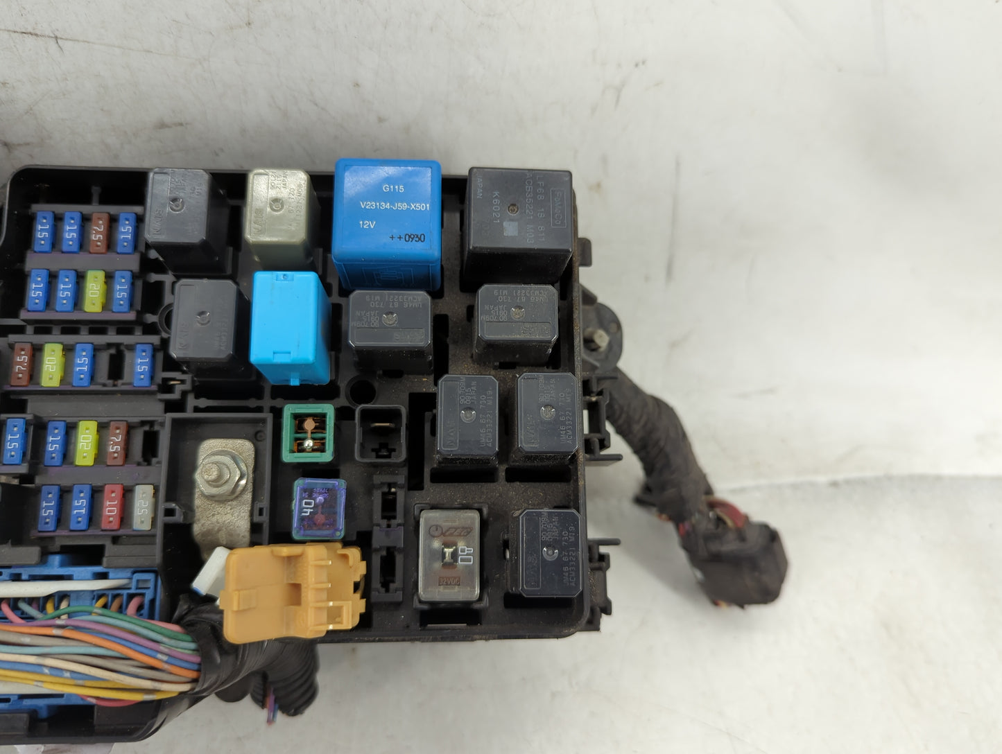 2010 Mazda 3 Fusebox Fuse Box Panel Relay Module P/N:BBM5-66761 Fits OEM Used Auto Parts - Oemusedautoparts1.com