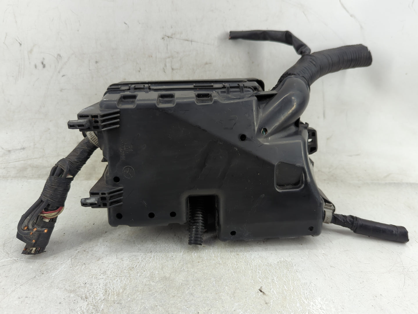 2010 Mazda 3 Fusebox Fuse Box Panel Relay Module P/N:BBM5-66761 Fits OEM Used Auto Parts - Oemusedautoparts1.com