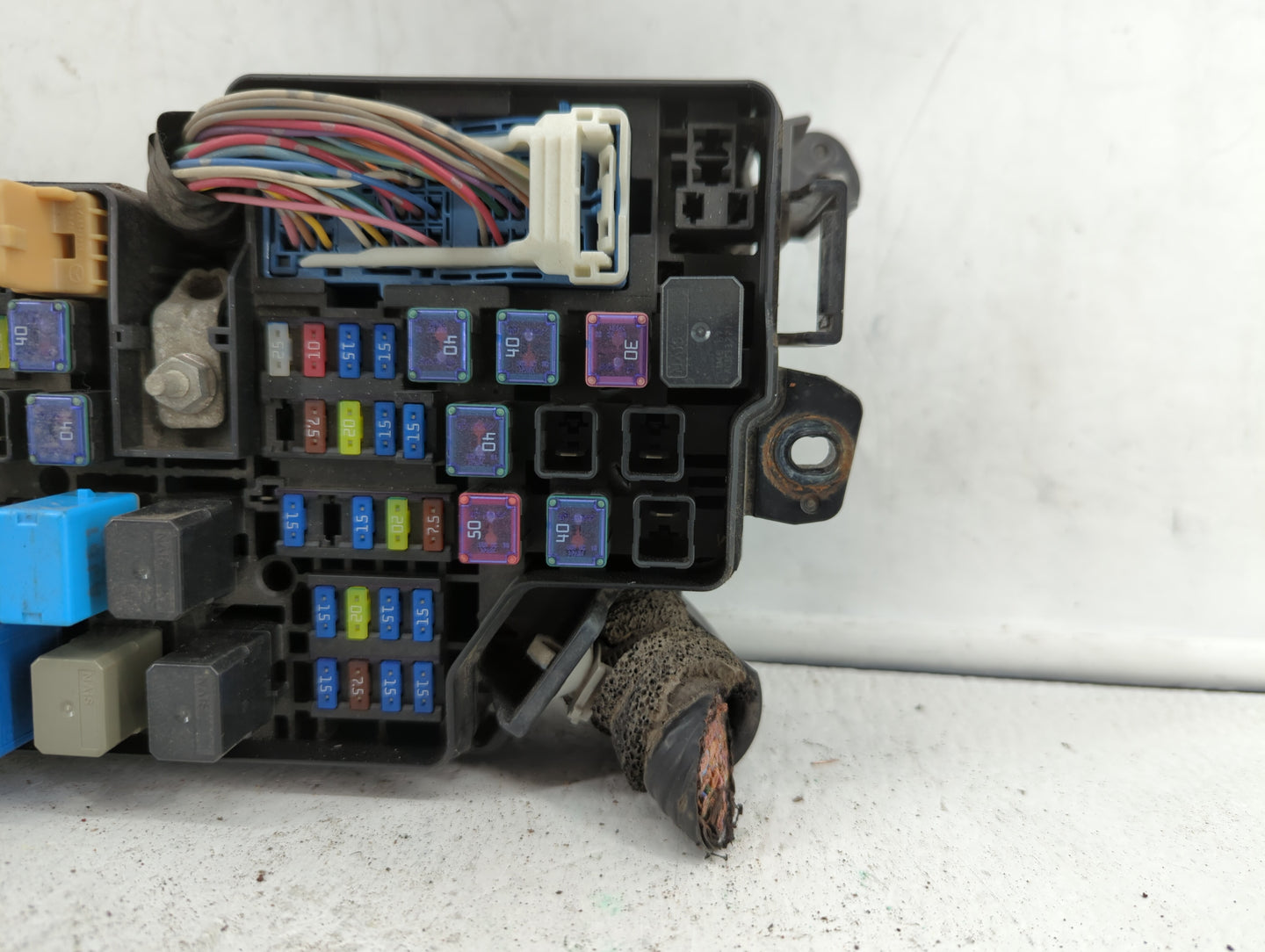 2010 Mazda 3 Fusebox Fuse Box Panel Relay Module P/N:BBM6-66761 Fits OEM Used Auto Parts - Oemusedautoparts1.com