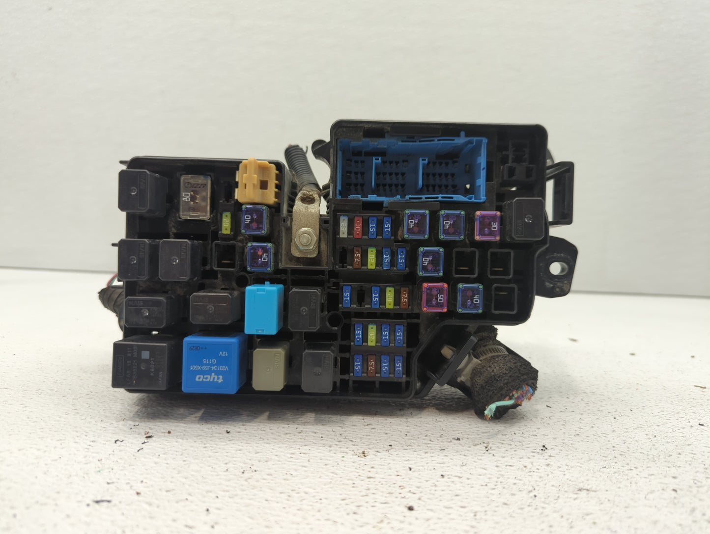 2010 Mazda 3 Fusebox Fuse Box Panel Relay Module P/N:BBM5-66761 Fits OEM Used Auto Parts - Oemusedautoparts1.com