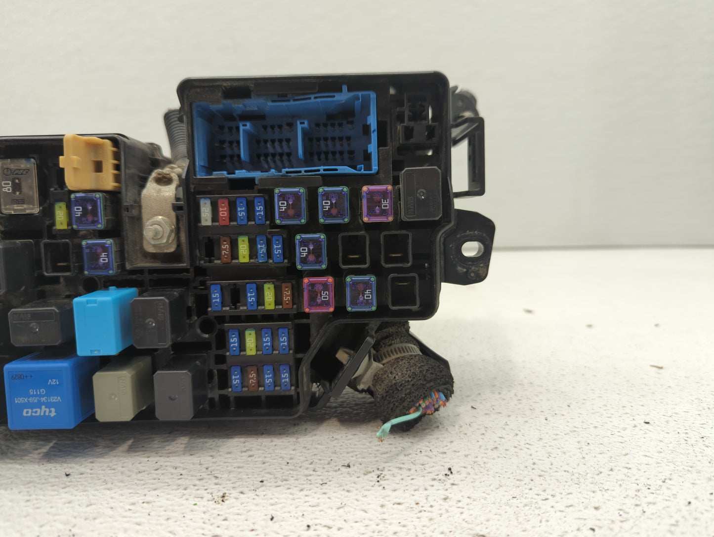 2010 Mazda 3 Fusebox Fuse Box Panel Relay Module P/N:BBM5-66761 Fits OEM Used Auto Parts - Oemusedautoparts1.com