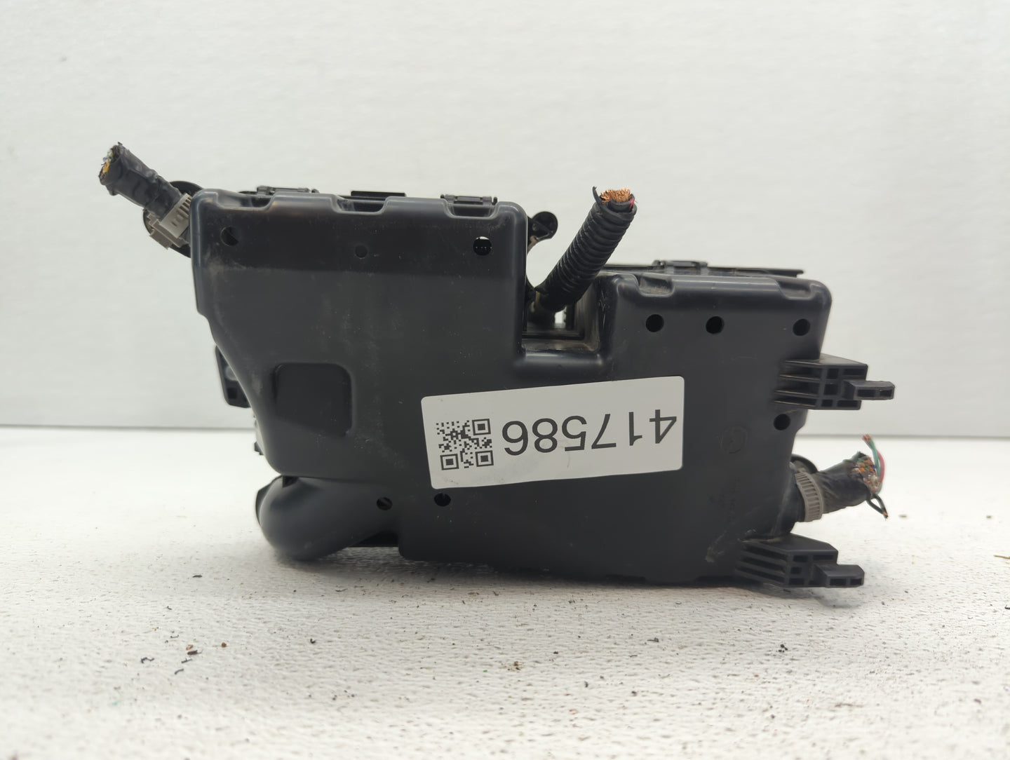 2010 Mazda 3 Fusebox Fuse Box Panel Relay Module P/N:BBM5-66761 Fits OEM Used Auto Parts - Oemusedautoparts1.com
