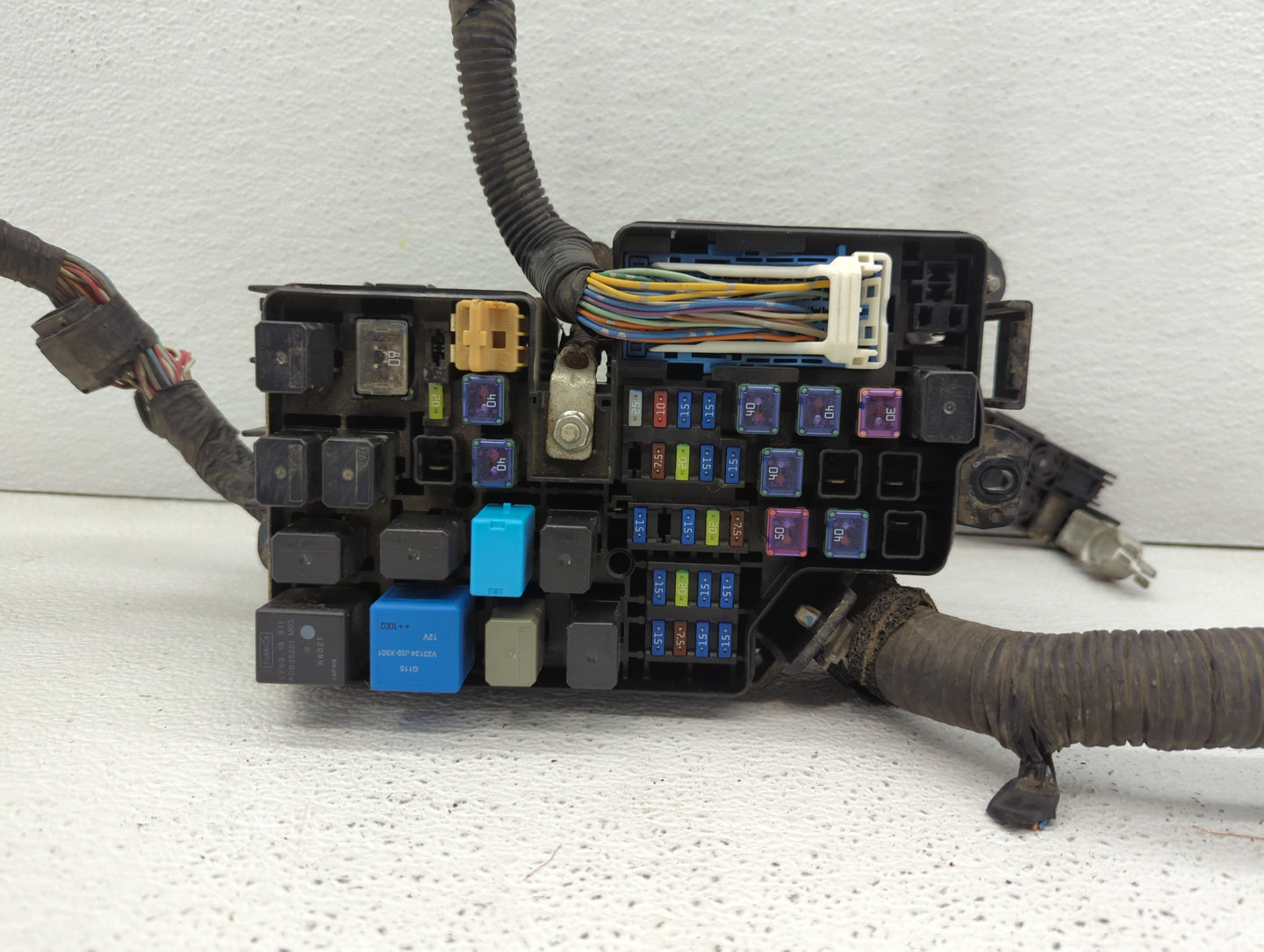 2010 Mazda 3 Fusebox Fuse Box Panel Relay Module P/N:BBM6-66761 Fits OEM Used Auto Parts - Oemusedautoparts1.com