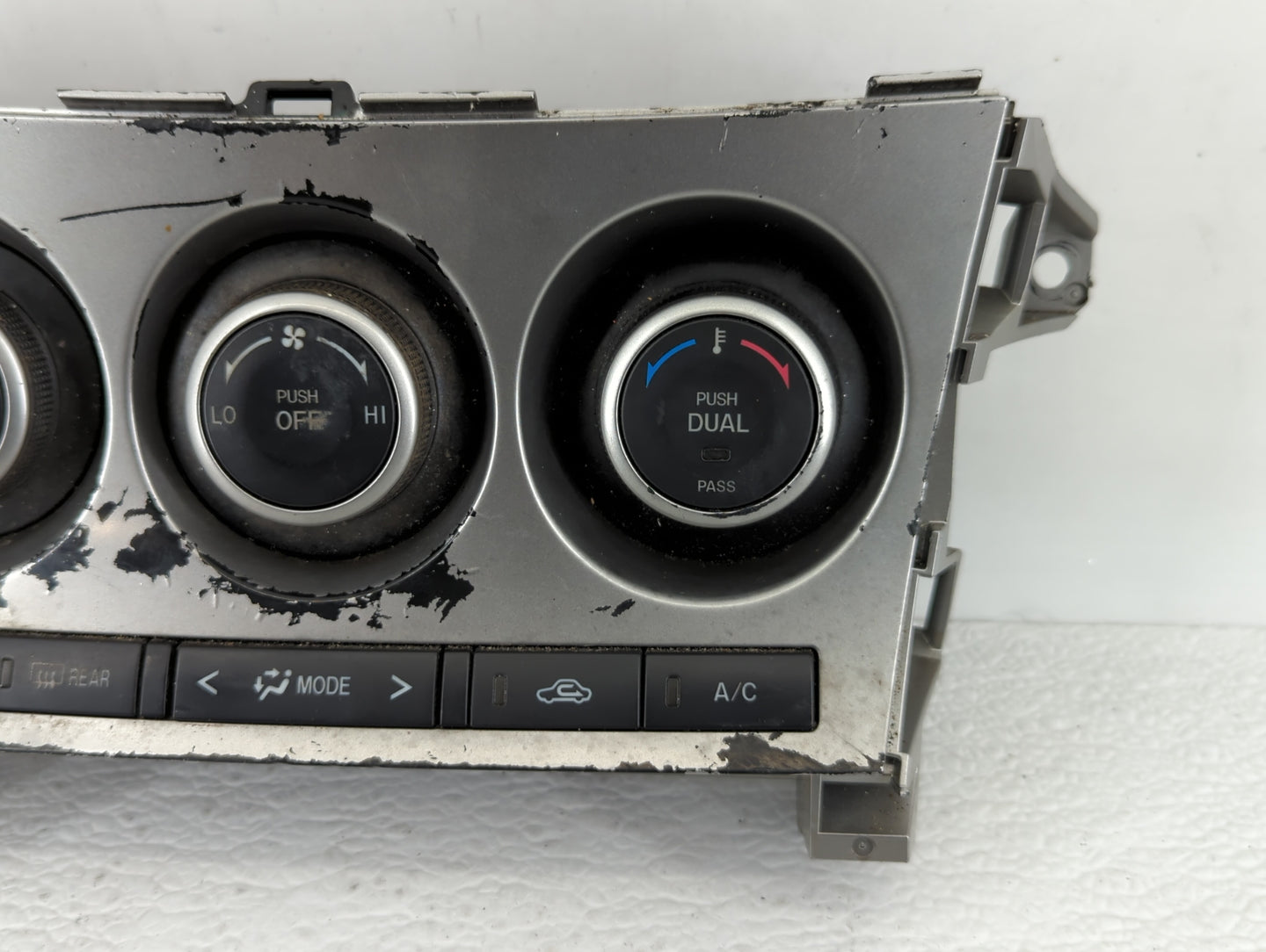 2010-2011 Mazda 3 Climate Control Module Temperature AC/Heater Replacement P/N:BBM5 61 190H BBM5 61 190E Fits Fits 2010 2011