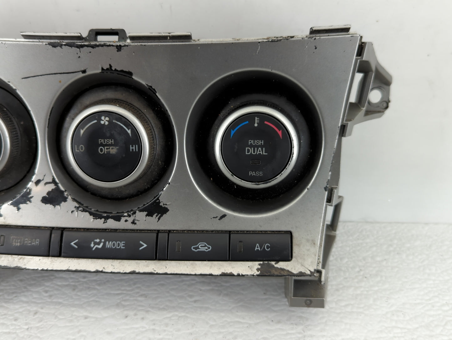 2010-2011 Mazda 3 Climate Control Module Temperature AC/Heater Replacement P/N:BBM5 61 190H BBM5 61 190E Fits Fits 2010 2011