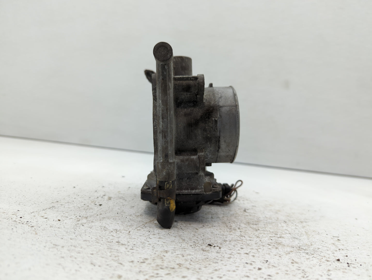 2010-2013 Mazda 3 Throttle Body P/N:9B4G-A Fits Fits 2009 2010 2011 2012 2013 2014 2015 2016 2017 OEM Used Auto Parts - Oemu