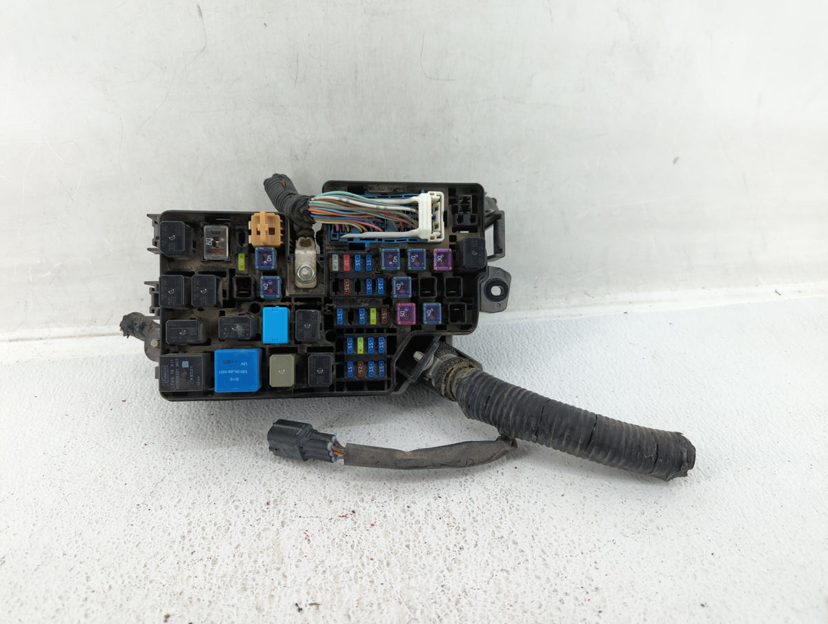 2010-2011 Mazda 3 Fusebox Fuse Box Panel Relay Module P/N:BBM5-66761 Fits Fits 2010 2011 OEM Used Auto Parts - Oemusedautopa