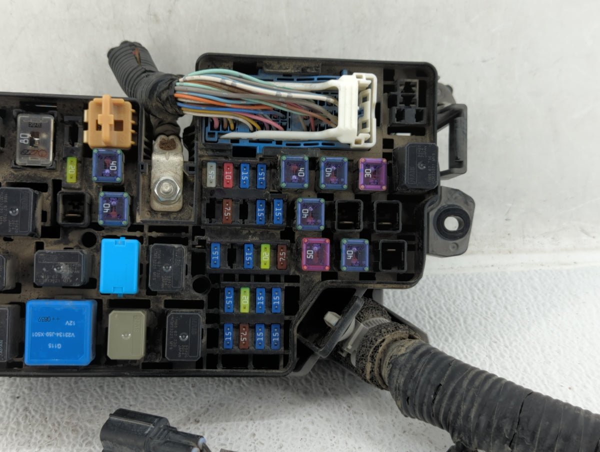 2010-2011 Mazda 3 Fusebox Fuse Box Panel Relay Module P/N:BBM5-66761 Fits Fits 2010 2011 OEM Used Auto Parts - Oemusedautopa