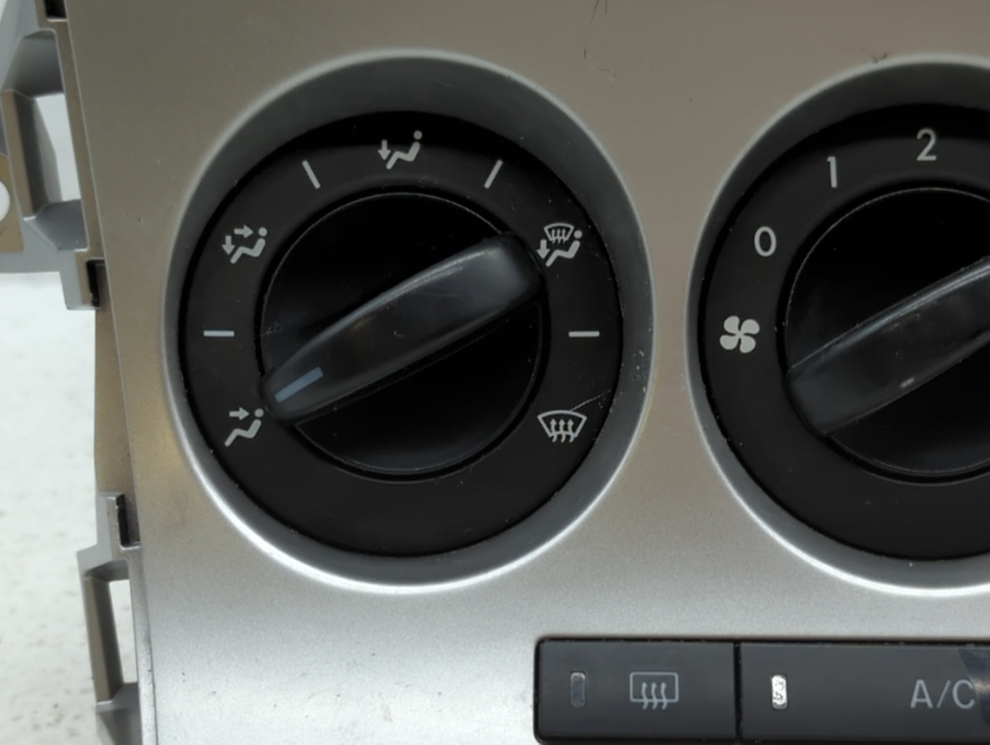 2010-2011 Mazda 3 Climate Control Module Temperature AC/Heater Replacement P/N:BBM5 61 190E Fits Fits 2010 2011 OEM Used Aut