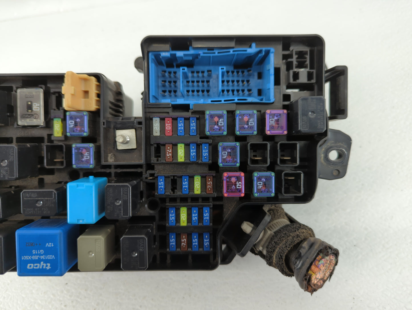 2010 Mazda 3 Fusebox Fuse Box Panel Relay Module P/N:BBM5-66761 Fits OEM Used Auto Parts - Oemusedautoparts1.com