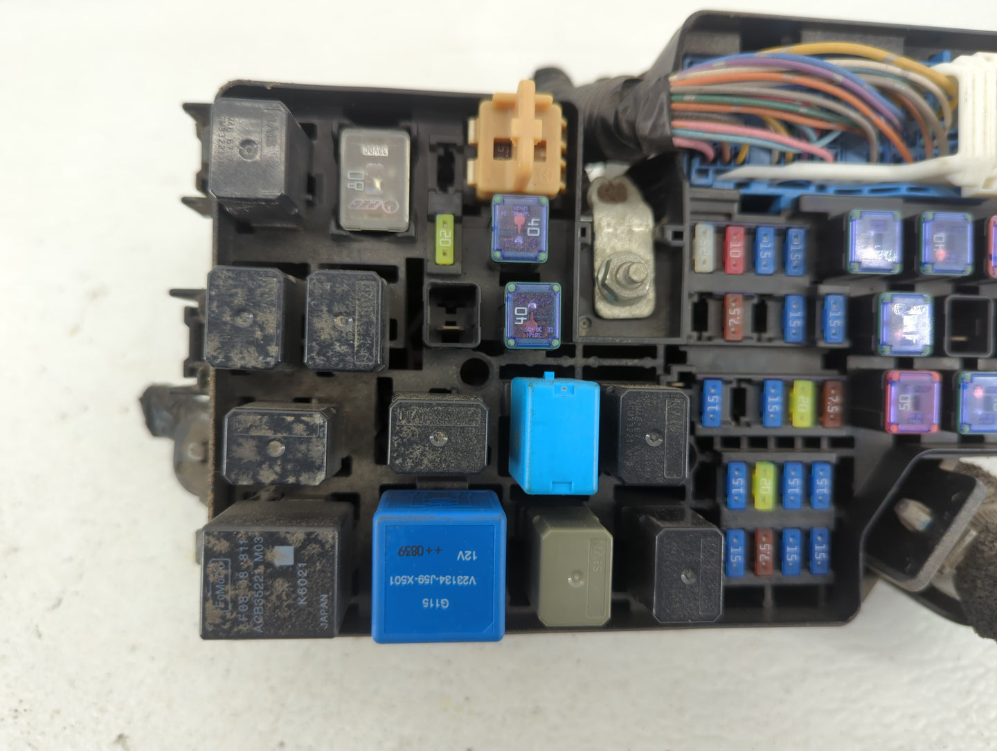 2010-2013 Mazda 3 Chassis Control Module Ccm Bcm Body Control - Oemusedautoparts1.com