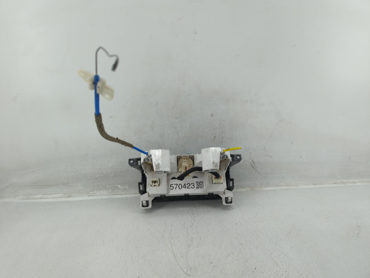 2010-2011 Mazda 3 Climate Control Module Temperature AC/Heater Replacement P/N:BBM40D23 Fits Fits 2010 2011 OEM Used Auto Pa