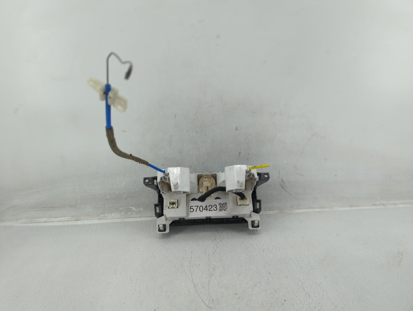 2010-2011 Mazda 3 Climate Control Module Temperature AC/Heater Replacement P/N:BBM40D23 Fits Fits 2010 2011 OEM Used Auto Pa