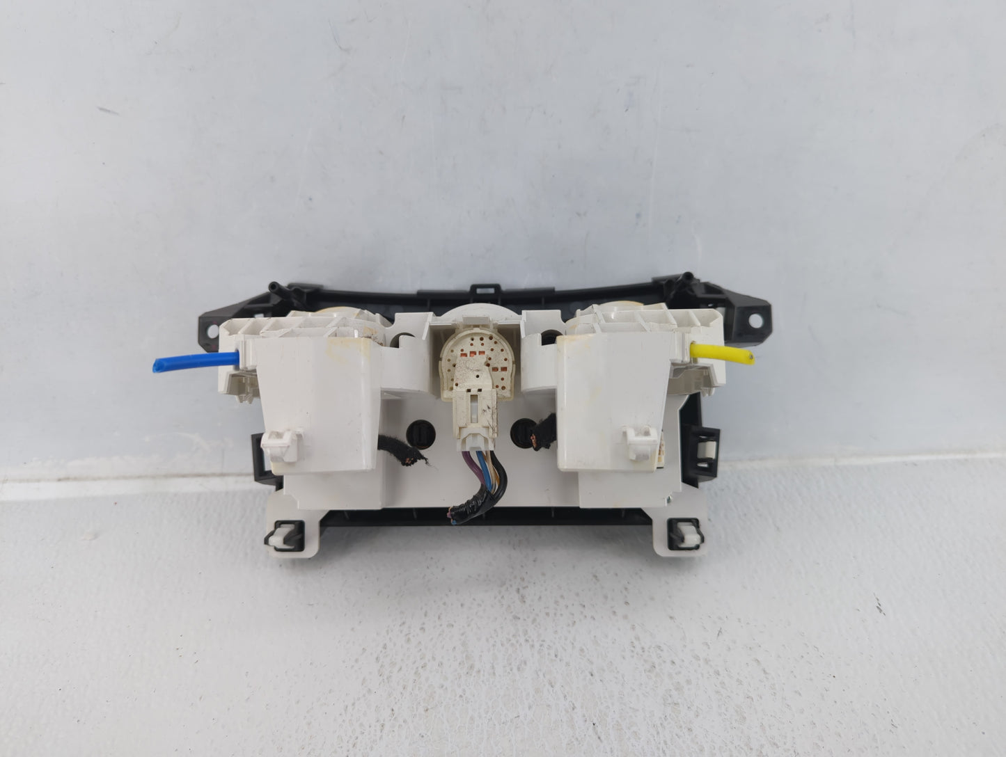 2010-2011 Mazda 3 Climate Control Module Temperature AC/Heater Replacement P/N:BBM40C30 Fits Fits 2010 2011 OEM Used Auto Pa