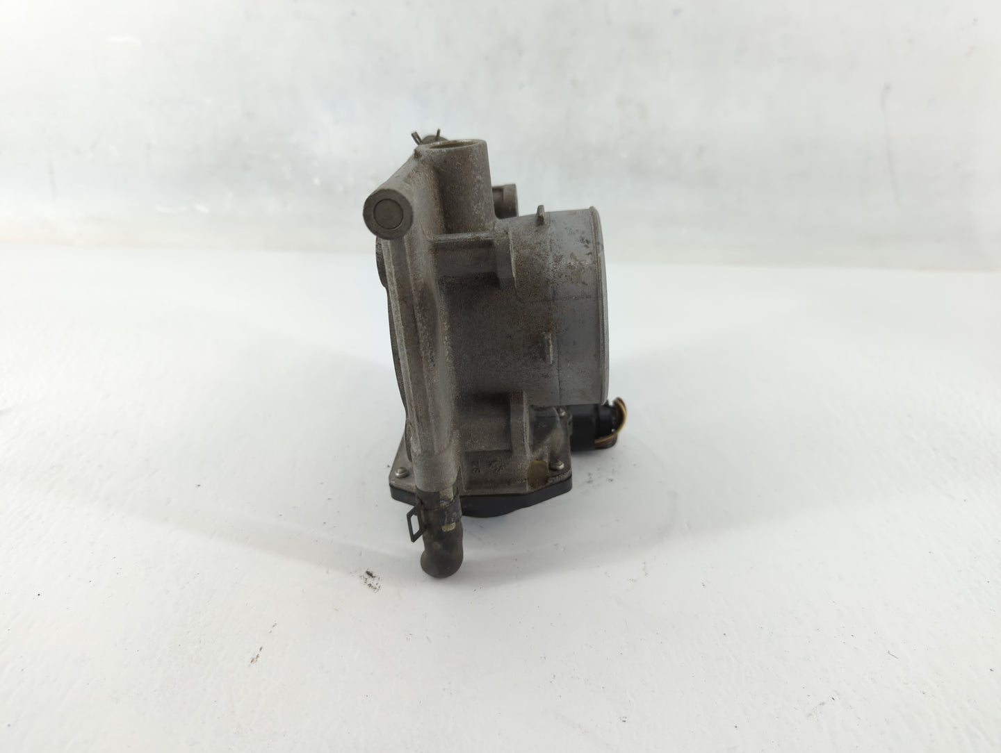 2010-2013 Mazda 3 Throttle Body P/N:9B4G-9F991-A Fits Fits 2009 2010 2011 2012 2013 2014 2015 2016 2017 OEM Used Auto Parts 