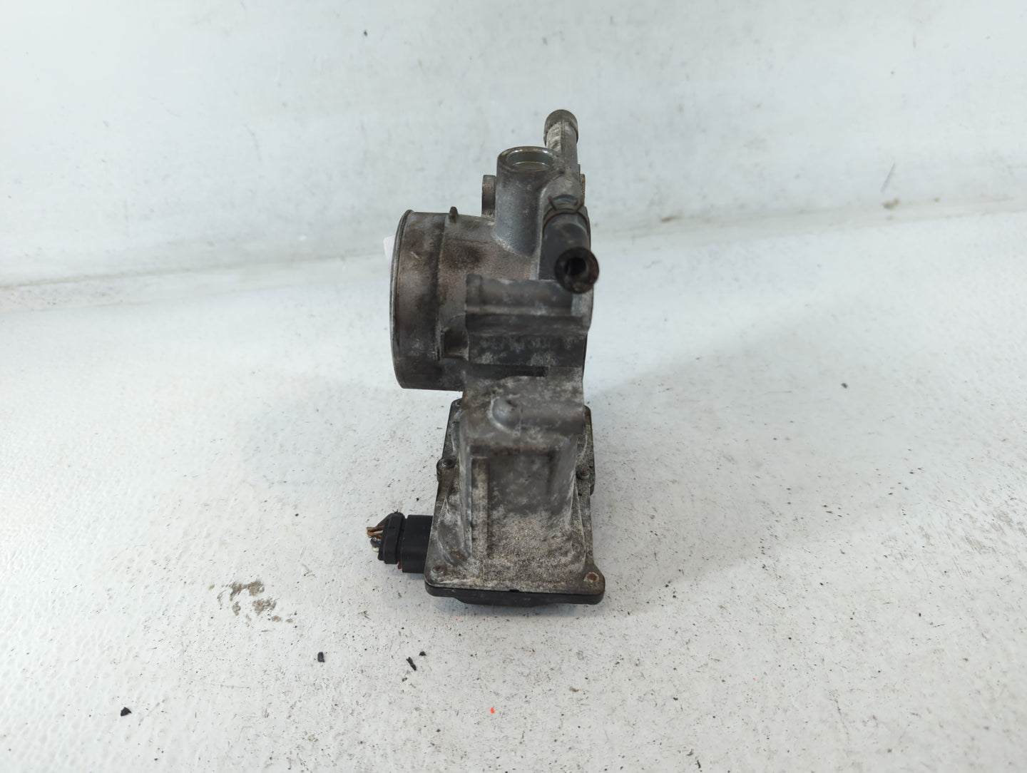 2006-2013 Mazda 3 Throttle Body P/N:L3R4 13 640 125101343 Fits Fits 2006 2007 2008 2009 2010 2011 2012 2013 OEM Used Auto Pa