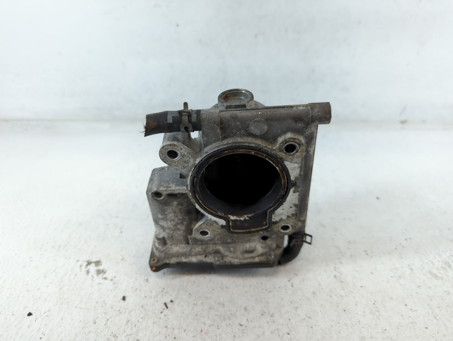 2006-2013 Mazda 3 Throttle Body P/N:L3R4 13 640 125101343 Fits Fits 2006 2007 2008 2009 2010 2011 2012 2013 OEM Used Auto Pa