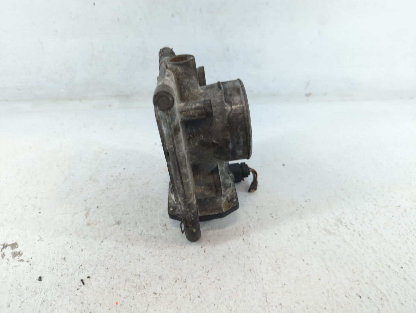 2006-2013 Mazda 3 Throttle Body P/N:L3R4 13 640 125101343 Fits Fits 2006 2007 2008 2009 2010 2011 2012 2013 OEM Used Auto Pa