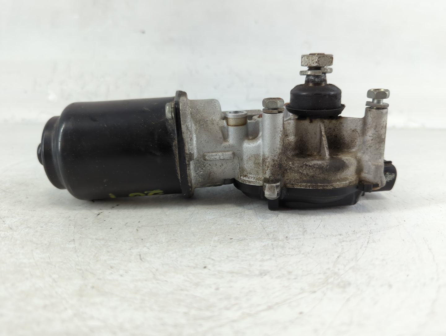 2010-2013 Mazda 3 Front Windshield Wiper Motor P/N:0614B107 Fits Fits 2010 2011 2012 2013 OEM Used Auto Parts - Oemusedautop