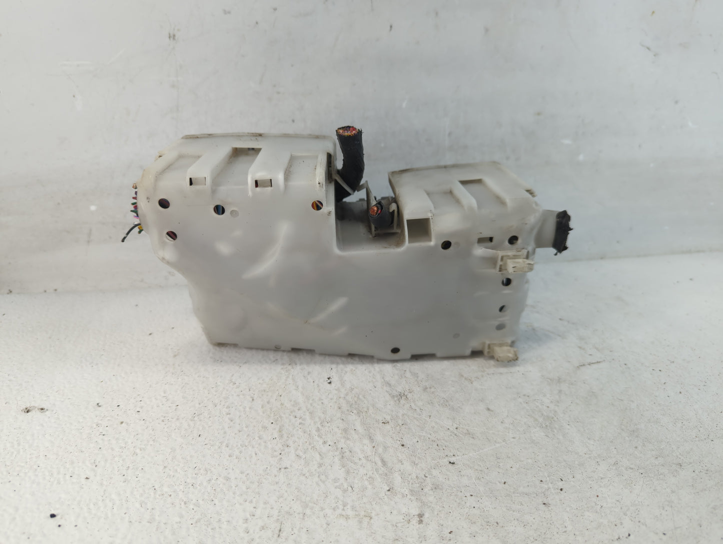 2008-2010 Mazda 5 Fusebox Fuse Box Panel Relay Module P/N:K7005 CD84 66 760 Fits Fits 2008 2009 2010 OEM Used Auto Parts - O