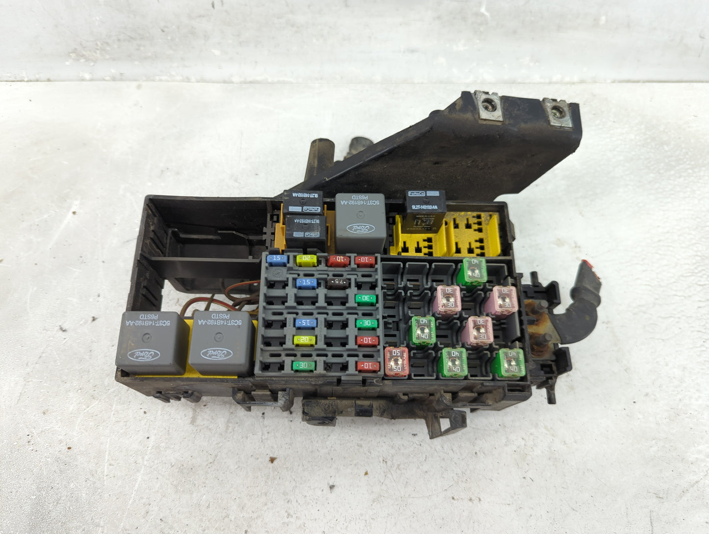 2010 Mazda B-4000 Fusebox Fuse Box Panel Relay Module P/N:2L5T-14A075-AA 5C2T-14B192-AA, 8L2T-14B192-AA Fits OEM Used Auto P