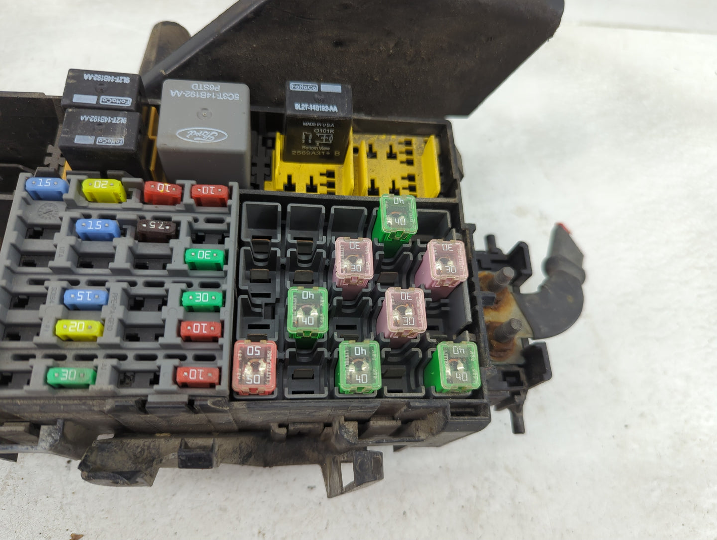 2010 Mazda B-4000 Fusebox Fuse Box Panel Relay Module P/N:2L5T-14A075-AA 5C2T-14B192-AA, 8L2T-14B192-AA Fits OEM Used Auto P