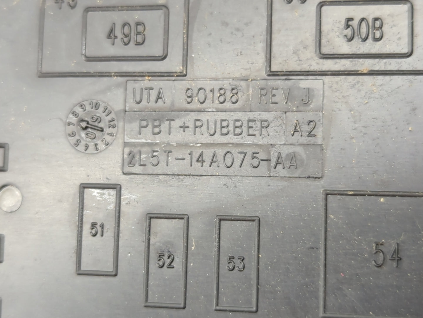 2010 Mazda B-4000 Fusebox Fuse Box Panel Relay Module P/N:2L5T-14A075-AA 5C2T-14B192-AA, 8L2T-14B192-AA Fits OEM Used Auto P