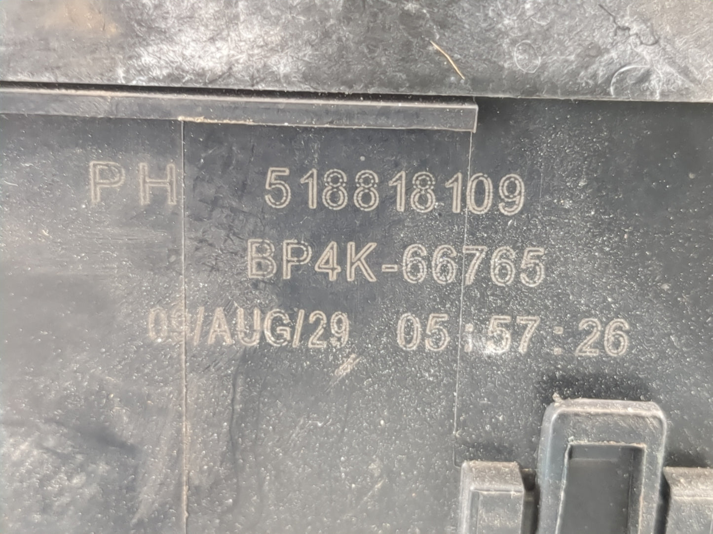 2010-2012 Mazda Cx-7 Fusebox Fuse Box Panel Relay Module P/N:518818109 Fits Fits 2010 2011 2012 OEM Used Auto Parts - Oemuse