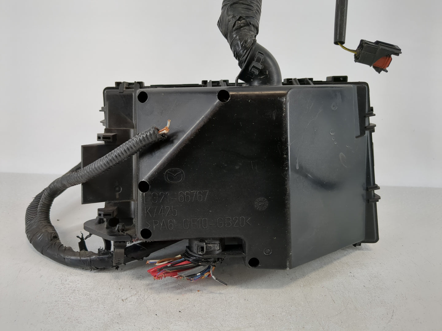 2010-2012 Mazda Cx-7 Fusebox Fuse Box Panel Relay Module P/N:518818109 Fits Fits 2010 2011 2012 OEM Used Auto Parts - Oemuse