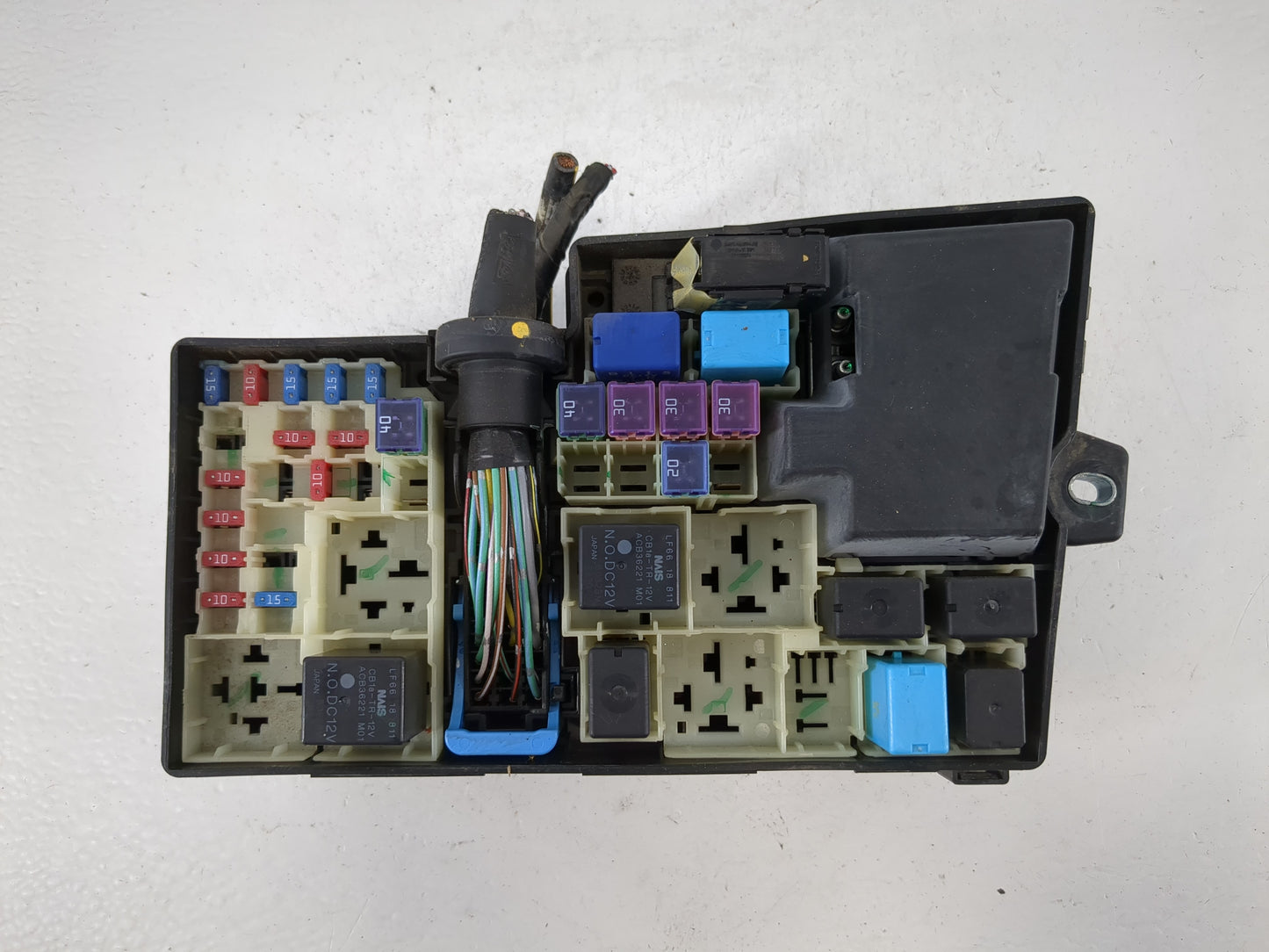 2010-2012 Mazda Cx-7 Fusebox Fuse Box Panel Relay Module P/N:2B0LY010F EG23-66765 Fits Fits 2010 2011 2012 OEM Used Auto Par