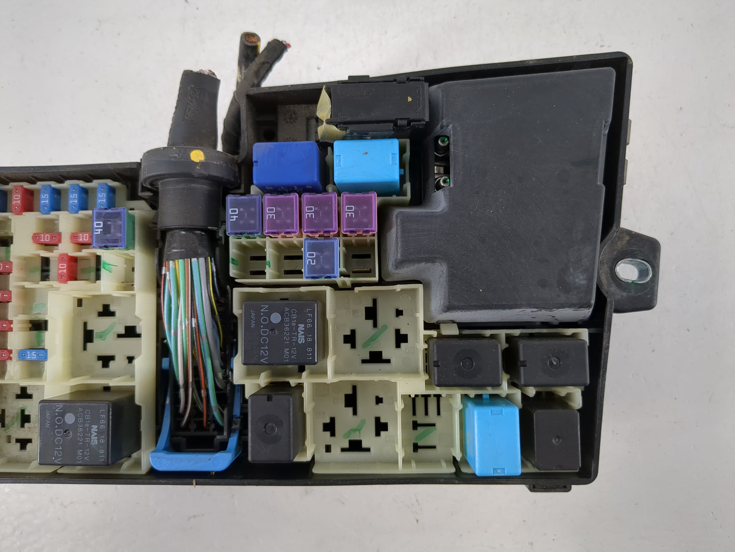 2010-2012 Mazda Cx-7 Fusebox Fuse Box Panel Relay Module P/N:2B0LY010F EG23-66765 Fits Fits 2010 2011 2012 OEM Used Auto Par