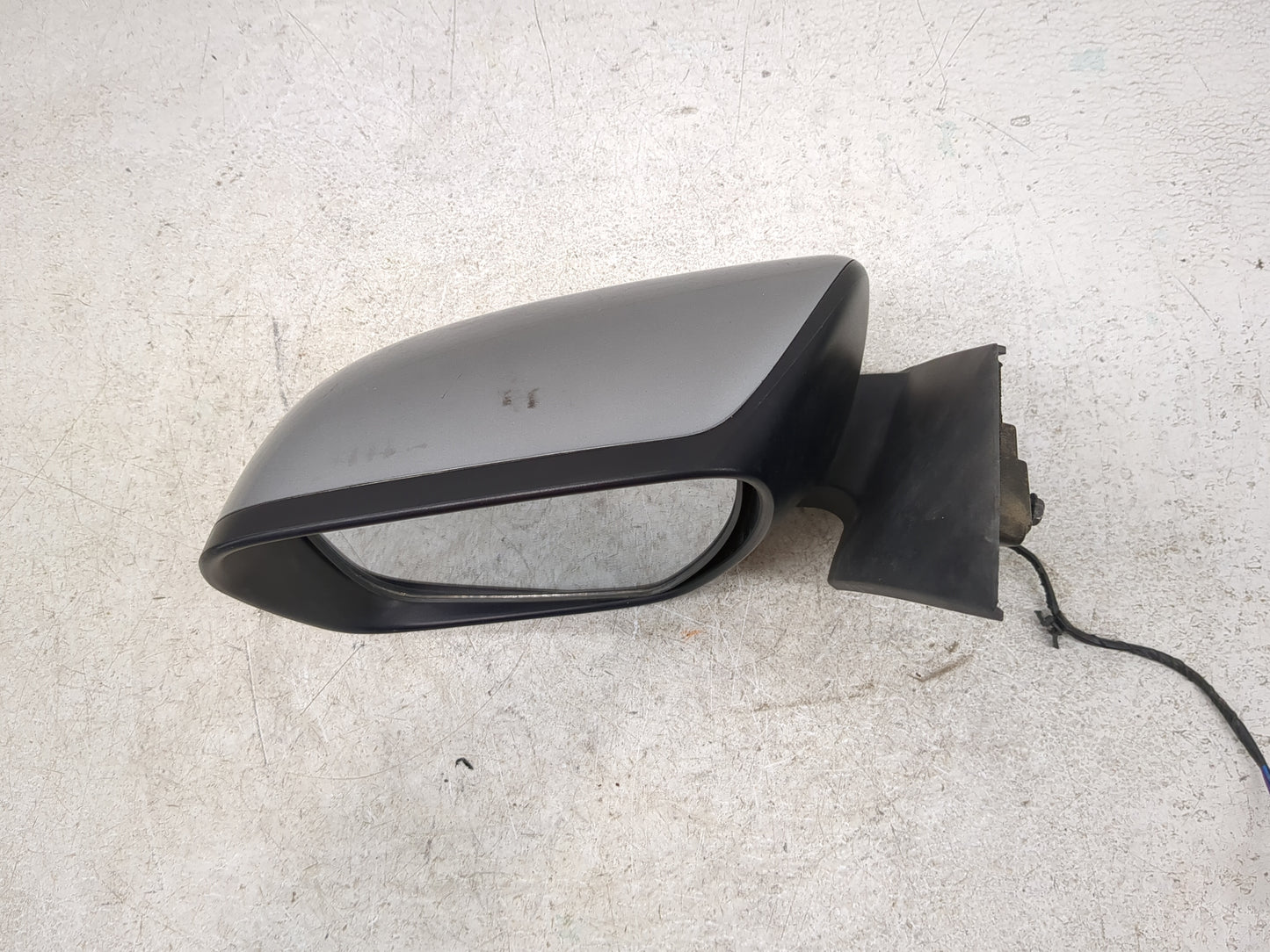 2010-2012 Mazda Cx-7 Driver Left Side View Manual Door Mirror Silver - Oemusedautoparts1.com