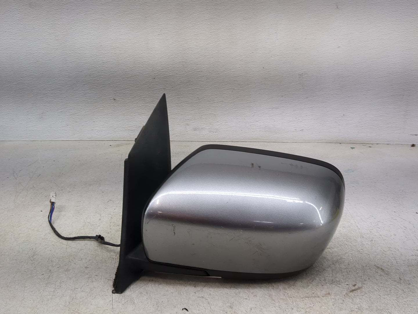 2010-2012 Mazda Cx-7 Driver Left Side View Manual Door Mirror Silver - Oemusedautoparts1.com